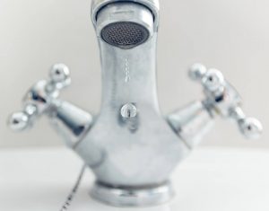 ahorro agua grifo